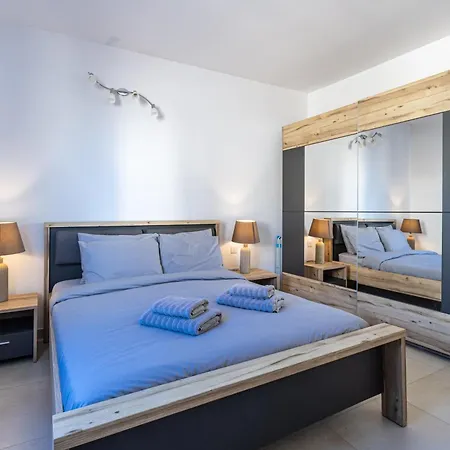 Bright And Modern Apartment *