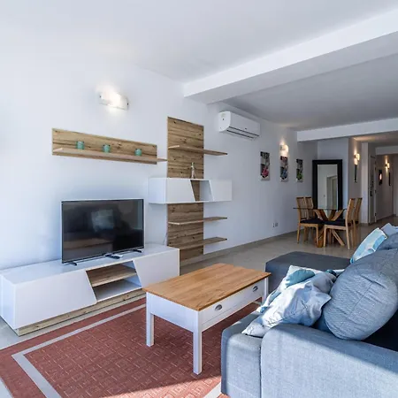 Bright And Modern Apartment *