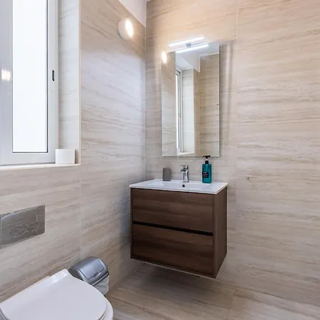 Bright And Modern דירה