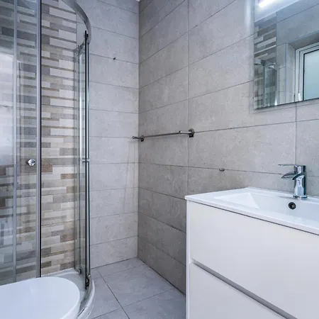 Daire Bright And Modern *